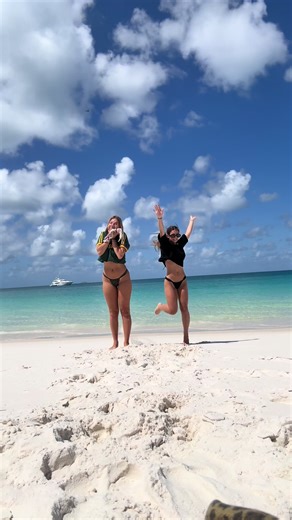 Heading to paradise! #whitsundayislands #travel #australia #paradise #airlie @S