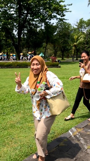 26K views · 637 reactions | Dance Party at the BIGGEST Buddhist Temple in the World  | Chase and Shelbs | Facebook
