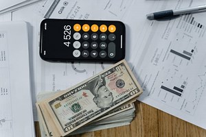 Using an HP 10bII Calculator to Find NPV and NFV With Uneven Cash Flows