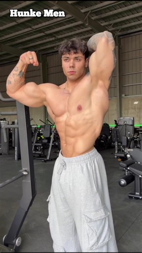 #aesthetic#muscle#motivation#posing#abs#chest#biceps#model#body#hunk#gym#workout#back#bulge