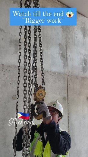 Rigger - Double check the the chain block chain always, avoid twisting! 💪 #construction #site #lifting #safetyfirst | Richard Villanueva