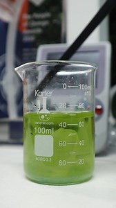 2.7K views · 51 reactions | Did you know you can vacuum seal a Ziploc with just water? 勞 By using the displacement method, water forces out air, which keeps your foods color, texture and flavor longer due to the removal of oxygen that can allow bacterial growth. #LifeHack #DIY #ScienceHack | Museum of Science, Boston | Facebook