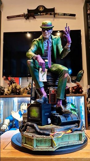 Riddler Premium Format Figure | Sideshow Collectibles