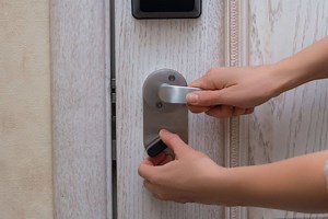 How To Remove Deadbolt Without Screws