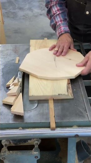 Cutting a Circle on Your Table Saw - Easy DIY Method #woodworking #diyideas #holzkreis