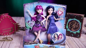 Who else wants these Mal and Evie dolls? 🙋 | Disney Descendants