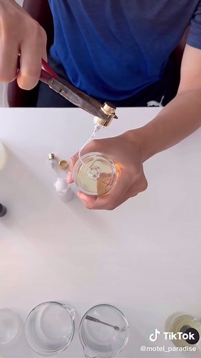 Easy Steps to Fixing Perfumes: A Guide to Opening Perfume Bottles