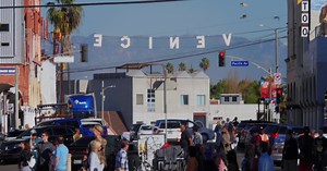 WATCH: Naked woman gets into brawl on Venice boardwalk