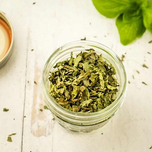 How to Dry Basil in the Dehydrator