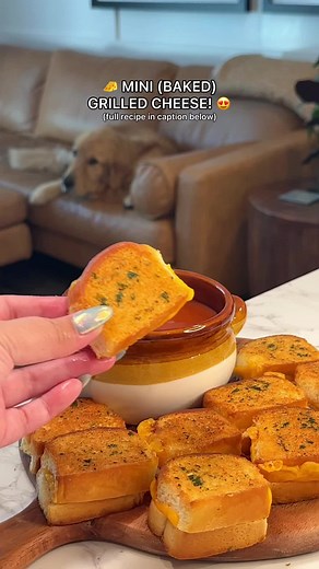 🧀 MINI (baked) GRILLED CHEESE! 😋 Ingredients: -King’s Hawaiian Original Hawaiian Sweet Rolls -Sliced cheddar cheese -4 tbsp butter (softened) -1/2 tsp oregano -1/2 tsp garlic powder -1/2 tbsp parsley Preparation: 1. Mix softened butter with oregano, garlic powder, and parsley 2. Cut King’s Hawaiian Original Hawaiian Sweet Rolls individually, then cut each roll into thirds and spread garlic herb butter on roll slices 3. Assemble mini grilled cheese sandwiches on a baking sheet, then bake at 350