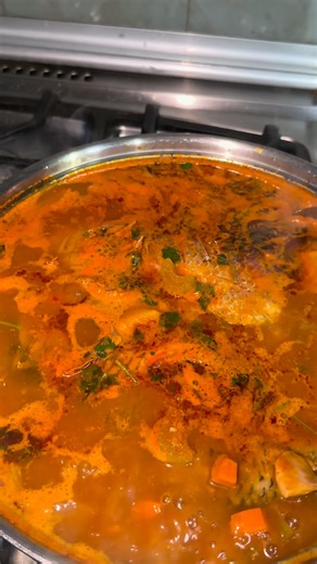 Marcela Peral on Instagram: "Un rico caldo de mojarra con verduras 😋👌 #humor #ComidaDeliciosa #fblifestyle #reelsviralシ #parati"