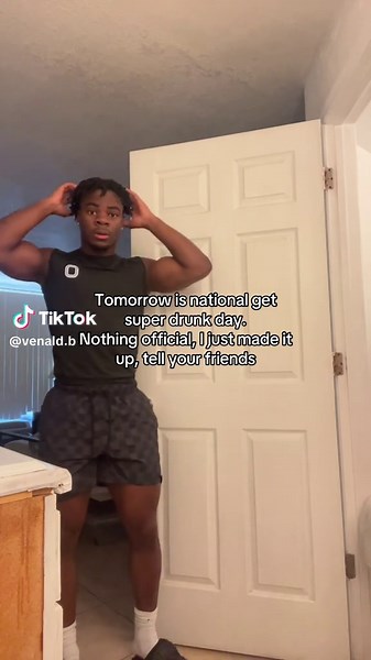 venald.b 🧟‍♂️ (@venald.b)’s video of friends