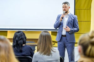 Become a confident Public Speaker with this free online course