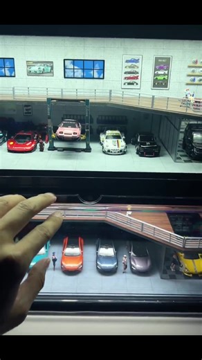 1/64 Scale Garage Diorama Showcase and Customization
