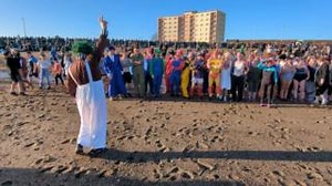 Were you one of the brave Kirkcaldy dookers who took part this afternoon 🥶? | The Courier UK