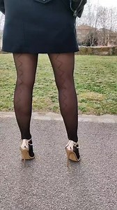 47K views · 1K reactions | @ceciliaderafaelcdr Cecilia de Rafael No hay que perder la pista #glamour #ootd #sandals | Mitges del Deu | Facebook