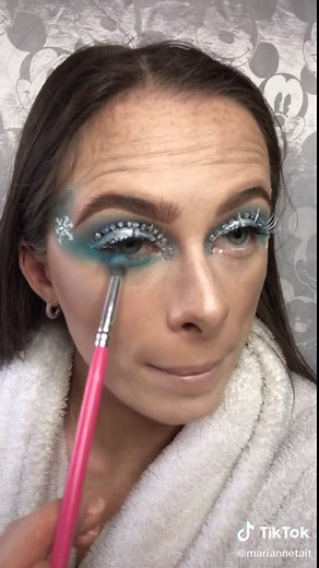 Elsa ❄️ Day 18 of Disney #daysofdisney #disney #foryoupage #fyp #makeup #makeuplook #makeupchallenge #makeuplover #isolation #makeuplover