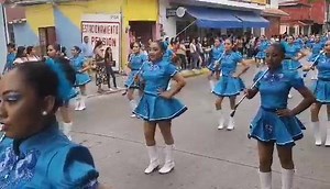 8.4K views · 122 reactions | Las guapas jóvenes de la escuela secundaria técnica número 97 se llevaron las palmas del público como las más aplaudidas del desfile Revolucionario del 20 de noviembre en Tuxtepec, Oaxaca. ¿Cuántos  para ellas? | Carlos Abad/Reportero | Facebook