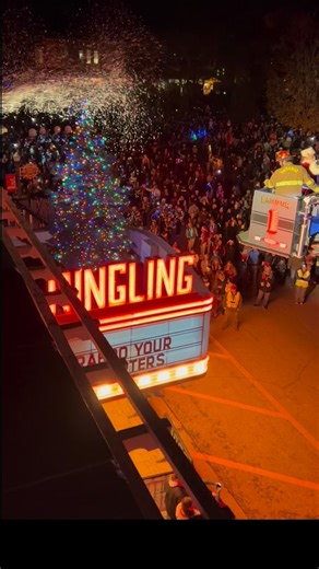 The Downtown Baraboo Christmas Light Parade didn’t disappoint! | Baraboo Area Chamber of Commerce