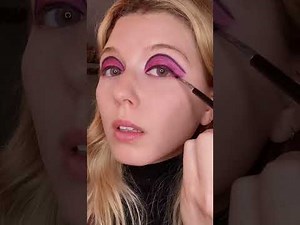 How to Apply 1960s Style Eye Makeup