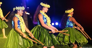 The Art of Lei Making - Materials, Styles, Etiquette traditional lei