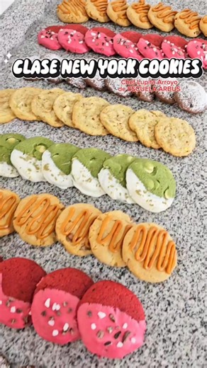 CURSO New York Cookies 🍪🍪🍪 ONLINE O PRESENCIAL👩‍💻👩‍🍳 No te pierdas estas galletas tan vendidas, tan de moda y vente a clase para que las incorpores a tus productos, porque los clientes LAS AMAN ❤ 🍓No necesitas Experiencia, todo se hace desde cero y paso por paso, lo elaborado se lo llevan los Alumnos, instalaciones acondicionadas y todo incluido. ✍🏻Asegura tu lugar lo más pronto posible Y te vemos en clase ⭐️ #galletas #NewYorkcookies #comohacergalletas #recetadegalletas #chocochips #co