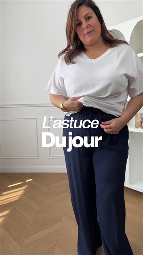 Astuce du jour ✨ Quand vous rentrez votre tee-shirt dans votre pantalon mais qu’il y a trop de tissu 👀 Le petit hack à connaître : glissez-le sous votre soutien-gorge 🤍 Effet plus structuré, plus ajusté et sans surplus de tissu ✨ Simple, rapide… et ça change tout 😉 #astuce #astucedujour #lookgrandetaille #modegrandetaille (Astuce tee-shirt / soutien-gorge)