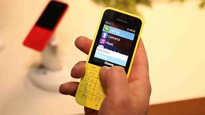 Nokia 220 is unabashedly simple, but stylish (hands-on)