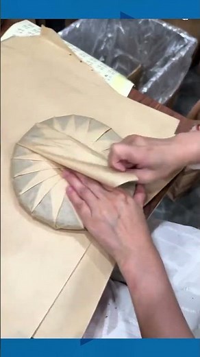 How to Wrap a Round-Shaped Gift Neatly and Creatively #DIY #giftwrap