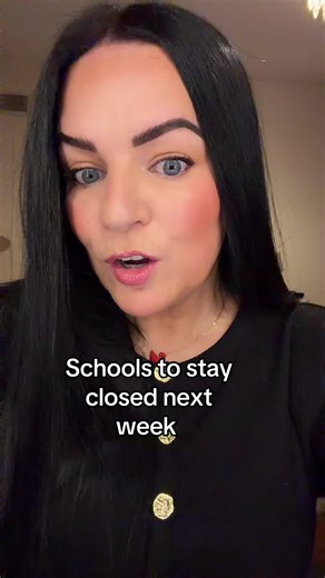 Schools to stay closed next week ? Is traveling when it snows easy in your area ? #weatherwarning #WhatsGoingOnIreland #claireclarkson #snow #ice