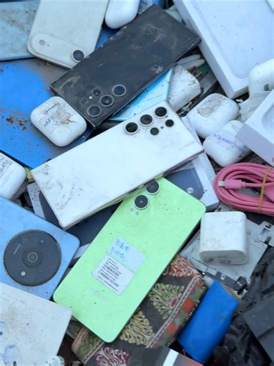 Comparing iPhone 17 and Galaxy S24 Ultra Features