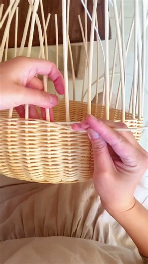 Handcrafted Beauty: Weaving an Elegant Wicker Basket Base