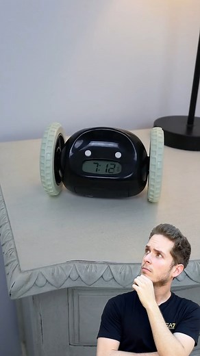 Robot alarm clock | Victor Dias TV