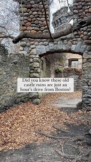 Things to know before you go: 📍Bancroft Castle, 145 Lowell Rd, Groton, MA (⚠️Not to be confused with Bancroft Tower which is in Worcester) 🅿️ the parking area is a super small pullover area on Lowell Road. Look for the “No Parking” signs and make sure you stay in between them. From this parking area it’s a short but steep hike up a trail to the castle. You can also park at the back of the Gibbet Hill Grill parking lot, but that makes the hike quite a bit longer. 🥾 the trail is pretty steep, a