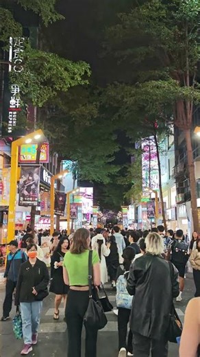 The Xiaomi 15 Ultra Is Still the BEST Zoom Camera this 2025!