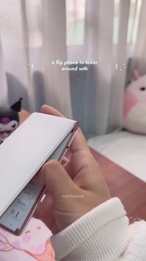 Cozy LG Wine Smart Flip Phone | Retro Nostalgiacore Tech