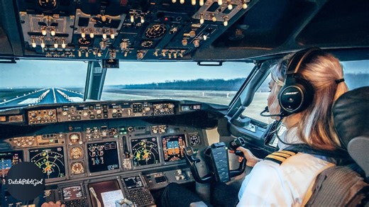 Boeing 777 cockpit view