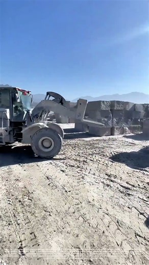 Loading the Ledger: How Forklifts Precision-Stack Stone Slabs