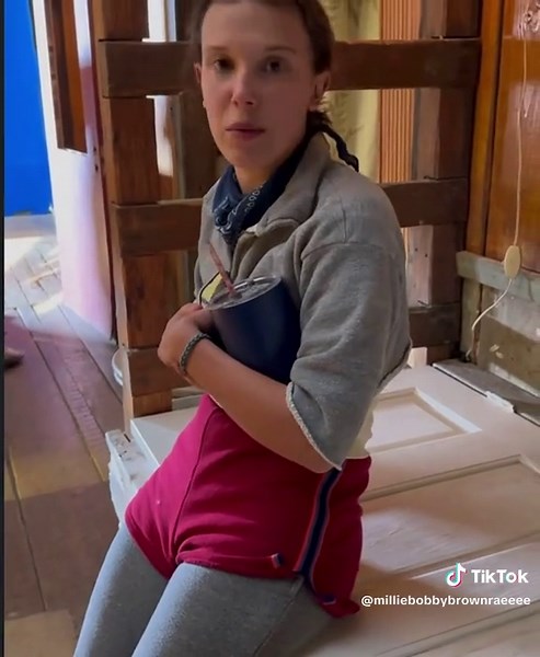 stranger things season 5 behind the scene 😆❤️ #foryou #milliebobbybrown #strangerthings #strangerthings5