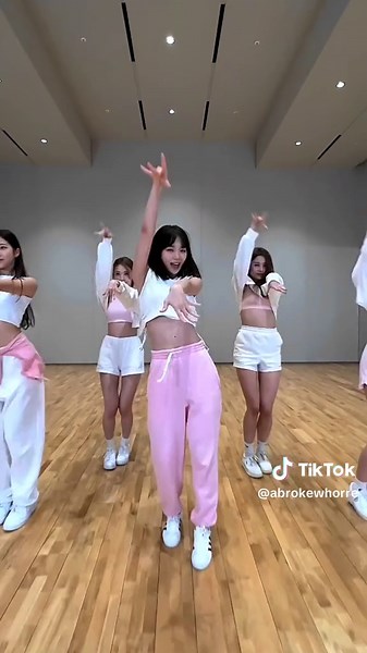 Willow the Wisp | Kpop Girl Group Song