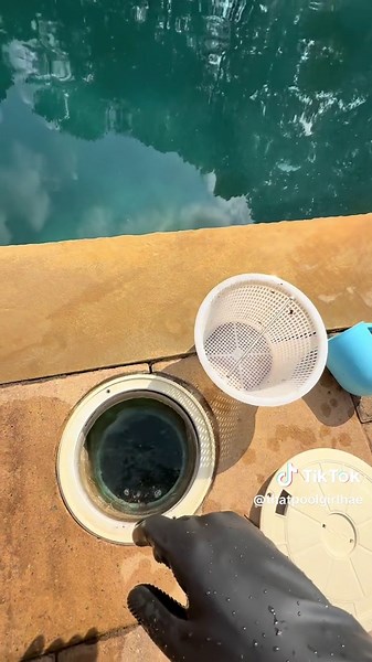 Copper Sulfate: Cure for Mustard Algae in Pools