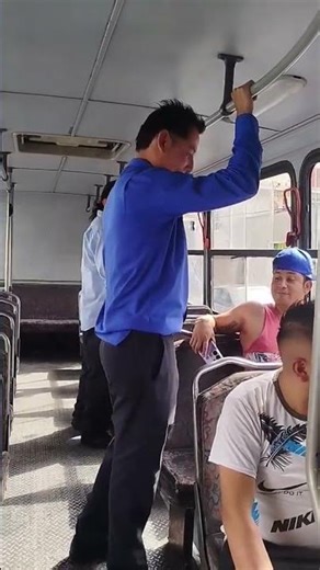 los arrimones están de a gratis en el transporte público