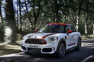 ミニが2020年モデルのJCW「クラブマン」「クロスオーバー」発表！出力は75PS向上して306PSへ、ポルシェ718ケイマン/ボクスターよりも速い加速タイムを実現 - Life in the FAST LANE.