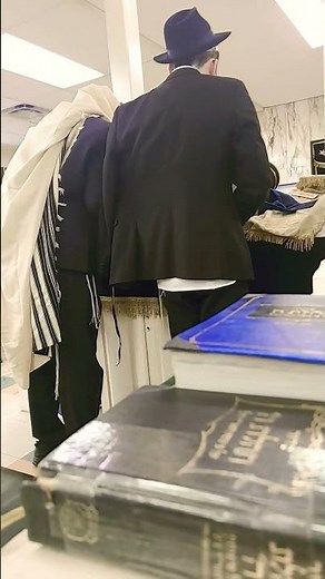 Reading The Torah in Synagogue