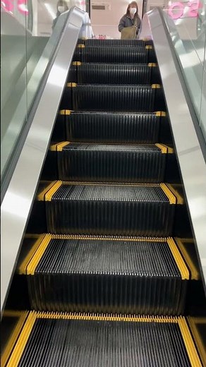 関西初出店のオーケーの新しい エスカレーターに乗りました【2024年11月開業】