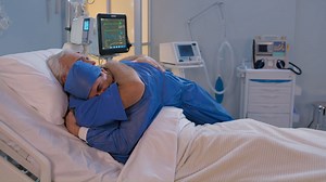 114K views · 1.5K reactions | En sus últimos momentos, Pablo acepta visitar a Gonzalo a pesar del miedo a sus reclamos, pero se sorprende al descubrir el amor de su padre. ‘ #Miamorsintiempo’ de lunes a viernes 6:30 p.m. con #LasEstrellas. | Novelas Las Estrellas | Facebook