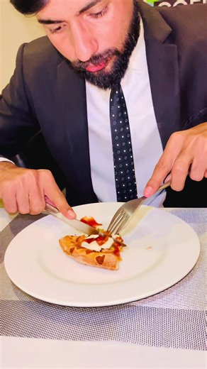 How to Eat Pizza with Fork and Knife