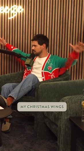The Squeeze on Instagram: "It’s a Squeeze-mas special! 🎄 This week, @taylautner and @taylorlautner reflect on the year and tease Season 4 before welcoming @kevinjonas, @kendalltoole, and @bryleearmstrong_ for a festive round of Christmas questions! Listen and watch TOMORROW — comment “Subscribe” below to make sure you’re in! 🎙️💛⁠"