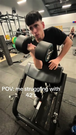 That moved quick as well💀#fyp #gym #gymtok #armwrestling #bicep @ØÑÃ🦾