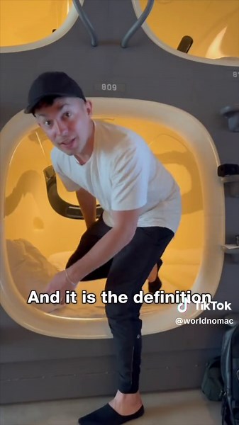 For $29 a night, would you stay here? This is the capsule hotel in Tokyo Japan and they are the definition “it gets the job done” if you need a place to sleep at a low cost. Surprisingly, it even has a coworking space on the top floor with views of Tokyo 🤯 📍9h hotel Tokyo, Japan 🇯🇵 #tokyo #japan